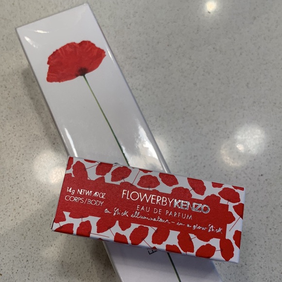 Flower By Kenzo + free gift with purchase glow stick - Picture 3 of 4